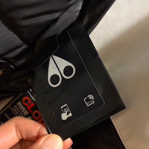 Moose Knuckles Mistaya Water Repellant - Picture 8 of 9